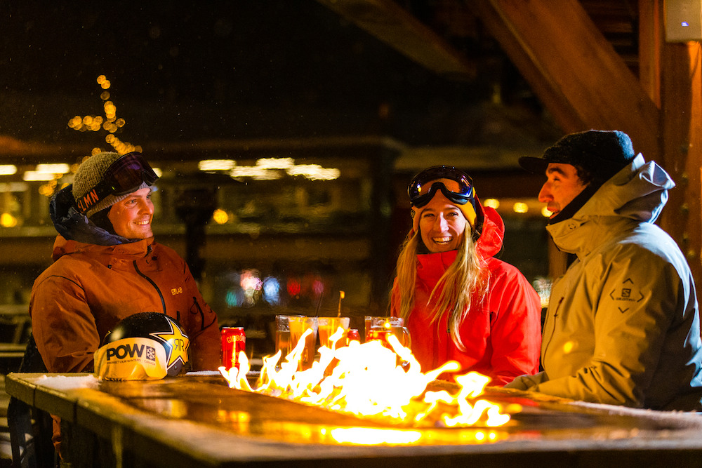 Friends enjoy apres ski drinks