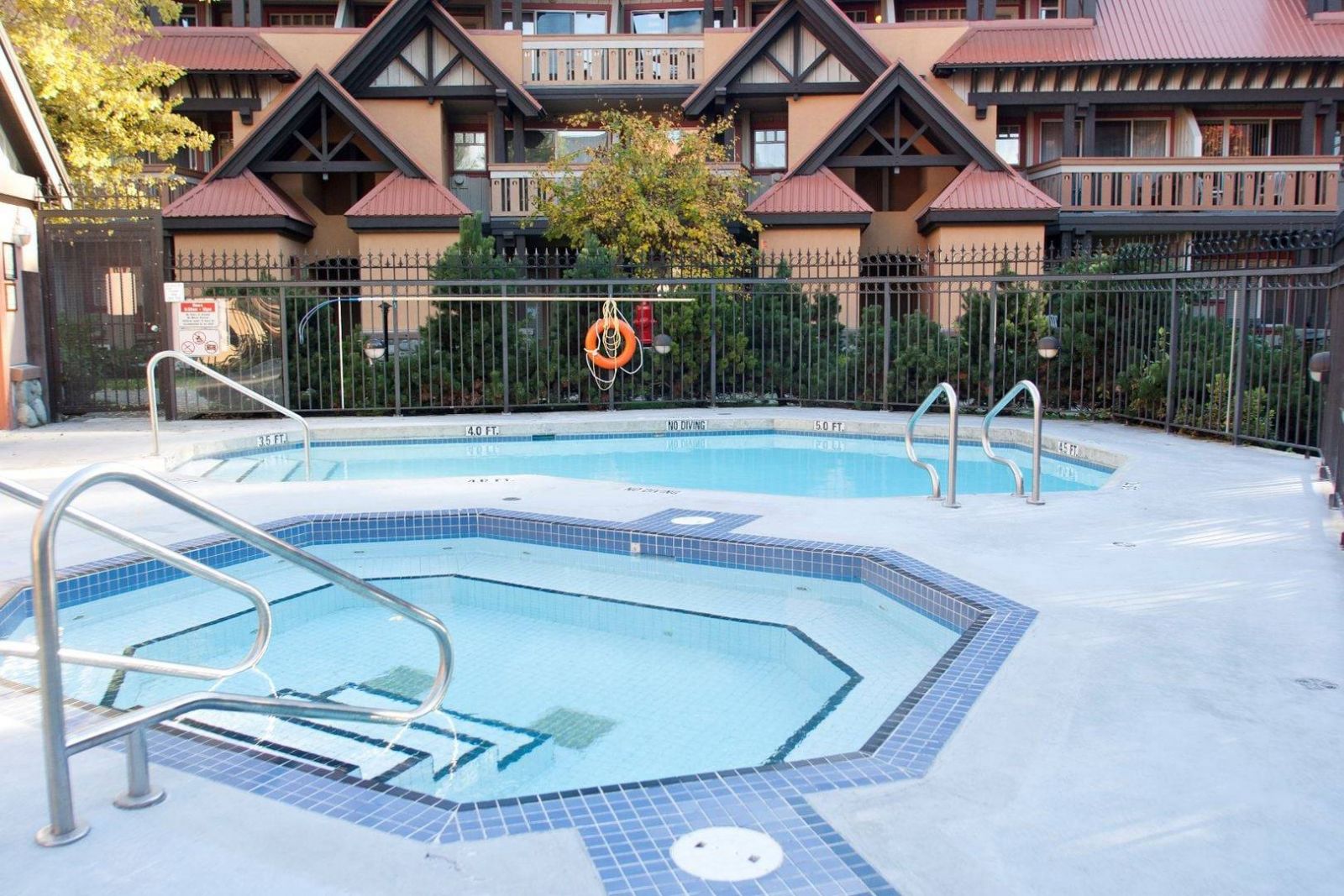Sunpath Townhomes outdoor shared hot tub and pool